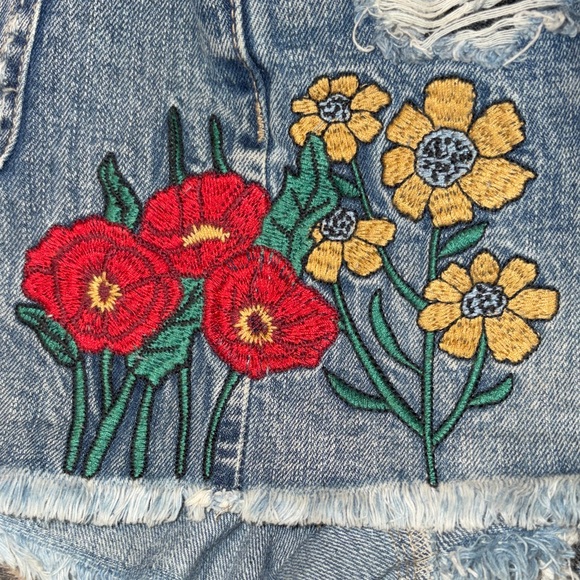 Design Lab Lord & Taylor Blue Embroidered Jean Shorts - Picture 2 of 7